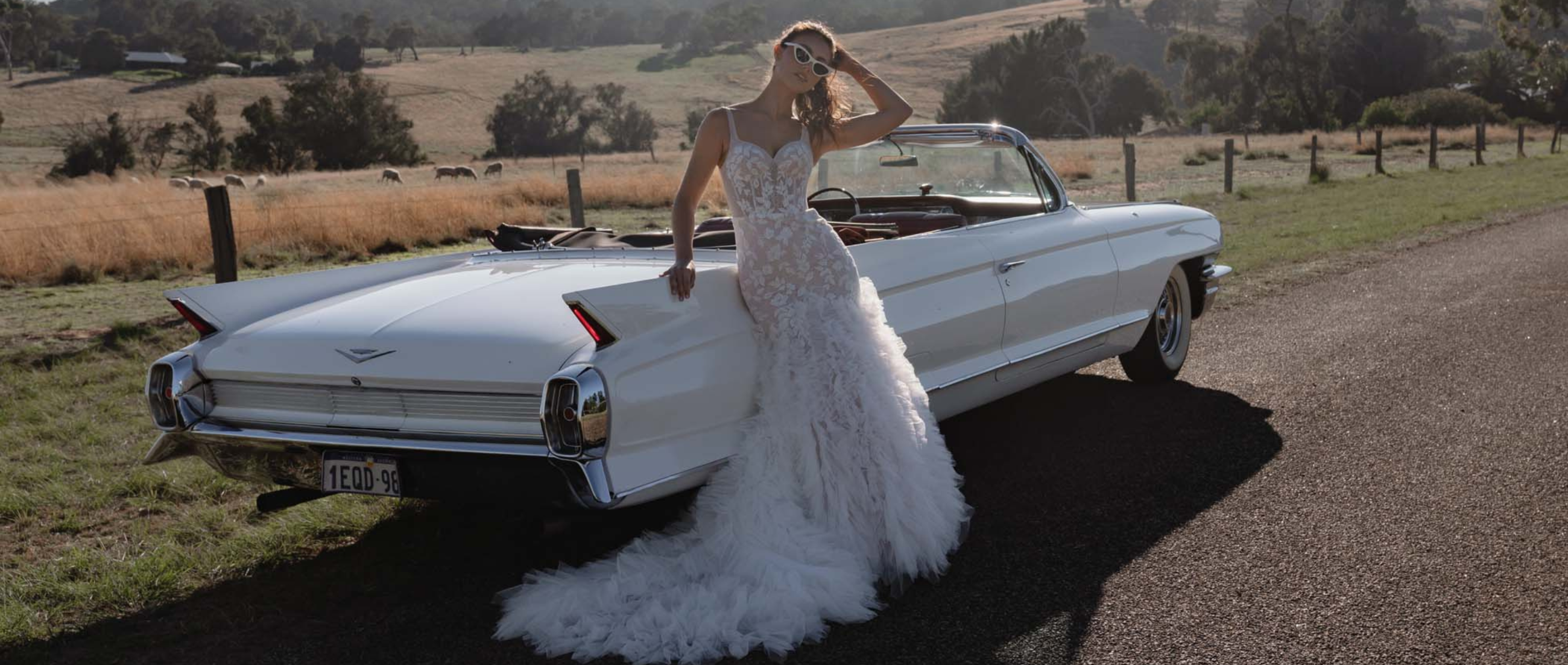 Your Guide to Posing in your Wedding Dress Image