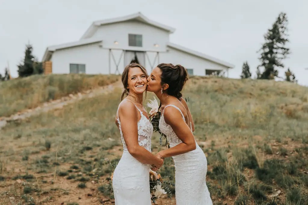 Visit Jen and Kelsey in JESSLYN details page